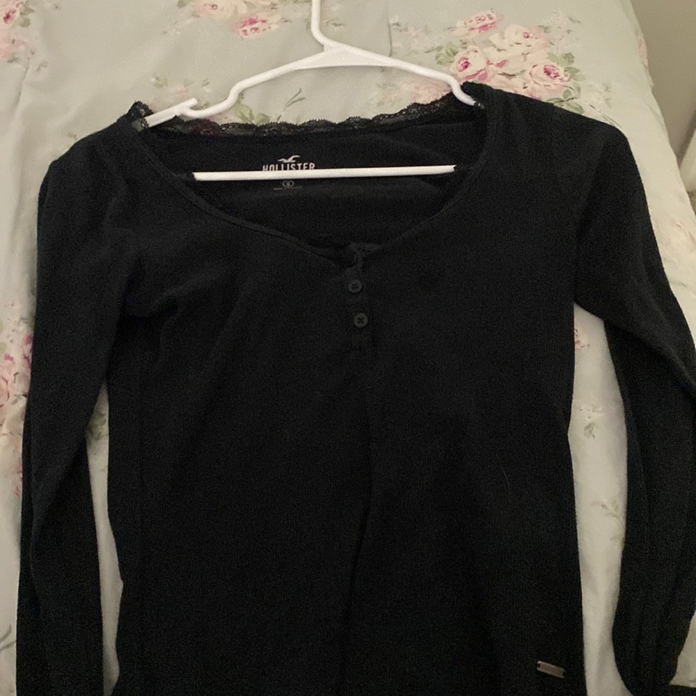 black hollister long sleeve